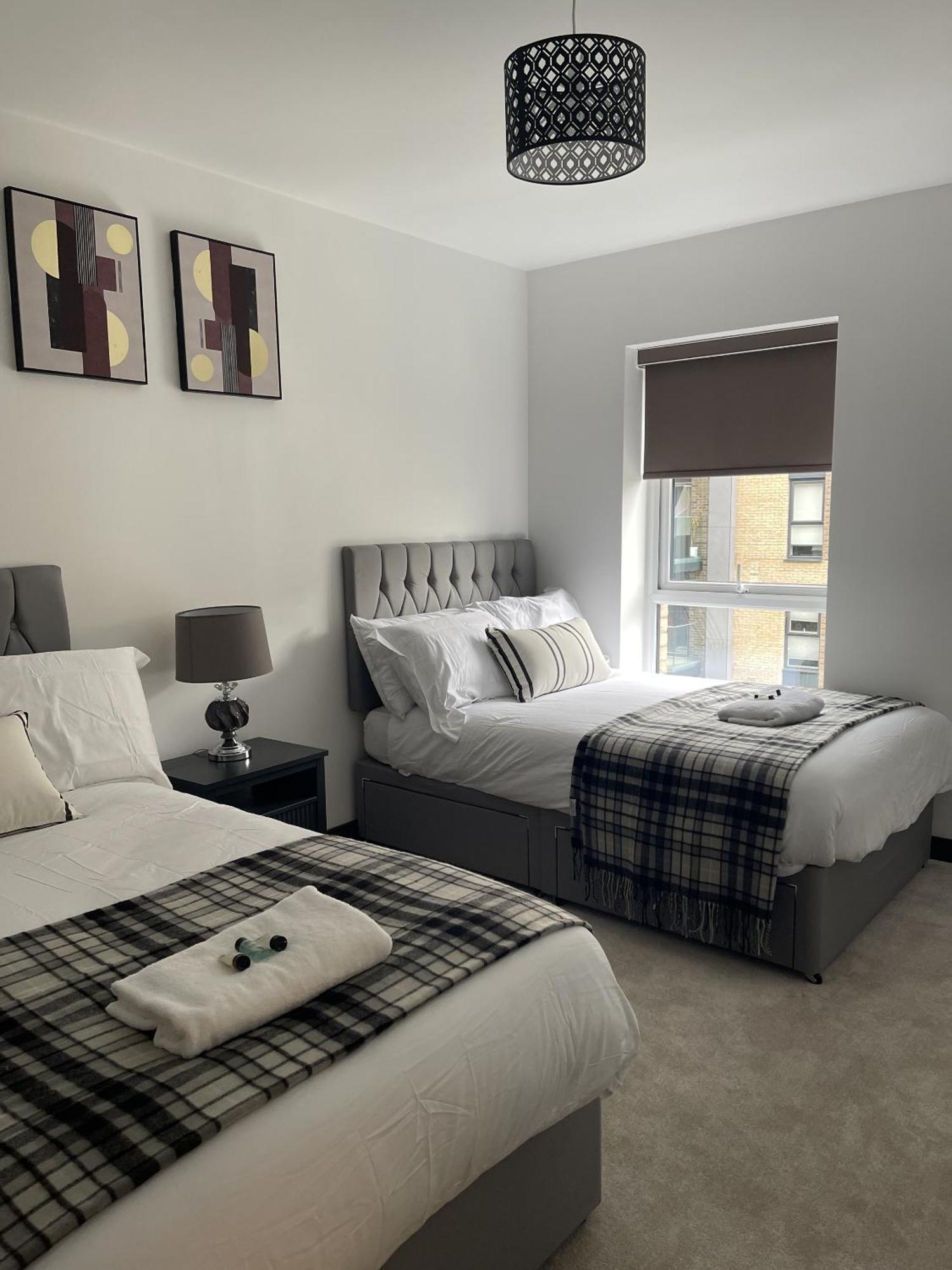 The Godfreys, Edinburgh Way, Harlow Exterior foto