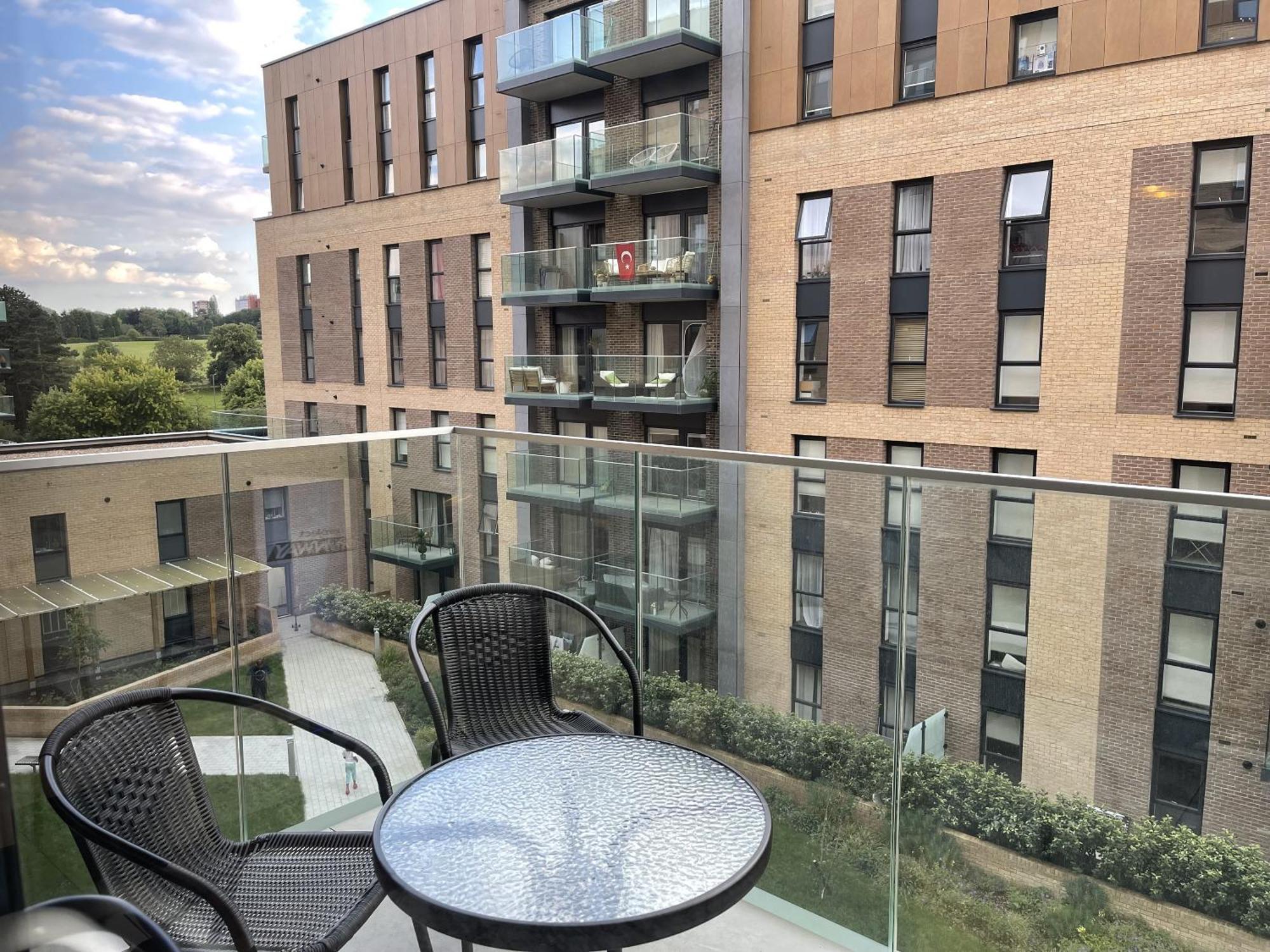 The Godfreys, Edinburgh Way, Harlow Exterior foto